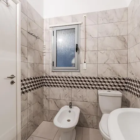 Lungomare Cozy By Pikhost * فلورا