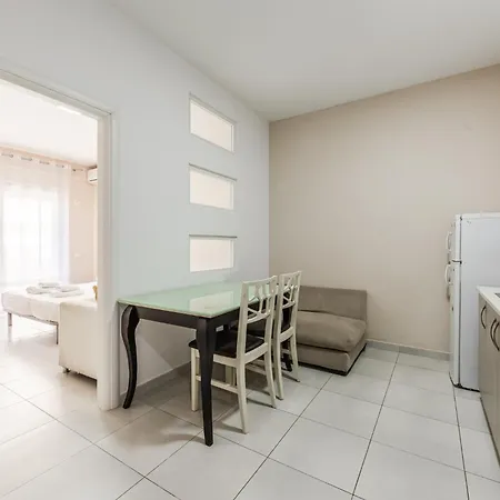 Lungomare Cozy By Pikhost * فلورا